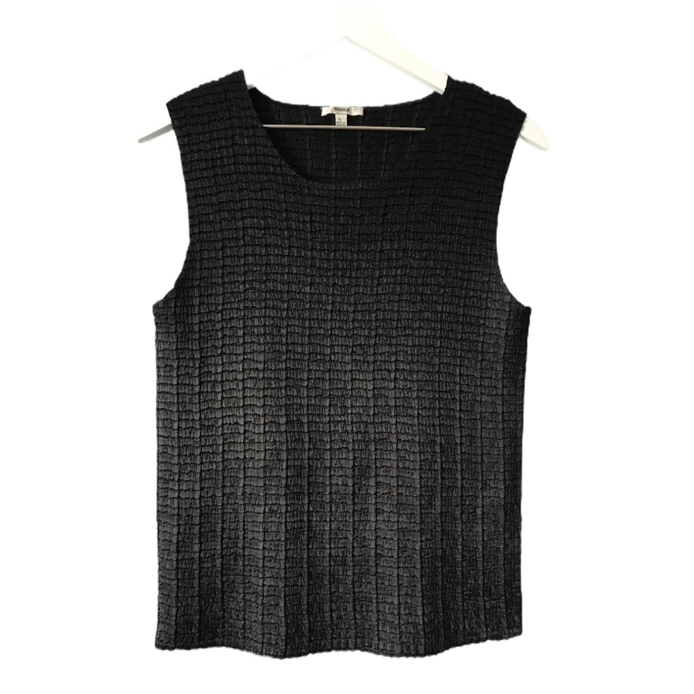 EUC Nicola black micropleated sleeveless blouse L
